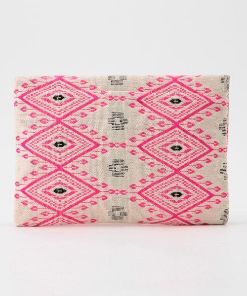 B:MING by BEAMS（ビーミングバイビームス）の「＜InRed 6月号掲載＞AVANI / バティッククラッチ（クラッチバッグ・レディース・ブラック/ピンク・ONE SIZE）」の18枚目の写真