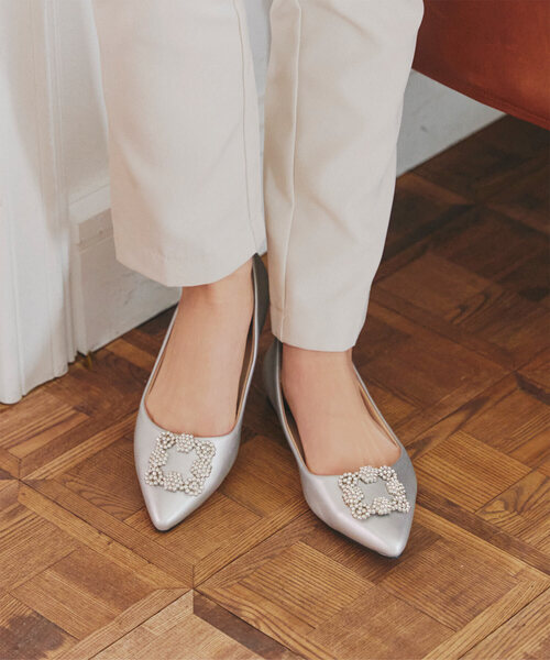 KOBE LETTUCE（コウベレタス）の「ビジューフラットポインテッドトゥパンプス（パンプス・レディース・ブラック/グレー系/ピンクベージュ/ネイビー/ホワイト系その他/ブラック系その他/ブラック系その他2/ホワイト/ブラック系その他3/ネイビー系/ベージュ系/シルバー系/ブラウン系/ブラウン系1/ブラック系その他4/ブルー系・M/L/LL/S/SS/3L）」の16枚目の写真