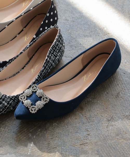 KOBE LETTUCE（コウベレタス）の「ビジューフラットポインテッドトゥパンプス（パンプス・レディース・ブラック/グレー系/ピンクベージュ/ネイビー/ホワイト系その他/ブラック系その他/ブラック系その他2/ホワイト/ブラック系その他3/ネイビー系/ベージュ系/シルバー系/ブラウン系/ブラウン系1/ブラック系その他4/ブルー系・M/L/LL/S/SS/3L）」の12枚目の写真