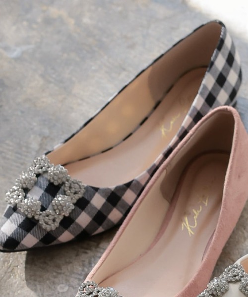 KOBE LETTUCE（コウベレタス）の「ビジューフラットポインテッドトゥパンプス（パンプス・レディース・ブラック/グレー系/ピンクベージュ/ネイビー/ホワイト系その他/ブラック系その他/ブラック系その他2/ホワイト/ブラック系その他3/ネイビー系/ベージュ系/シルバー系/ブラウン系/ブラウン系1/ブラック系その他4/ブルー系・M/L/LL/S/SS/3L）」の6枚目の写真