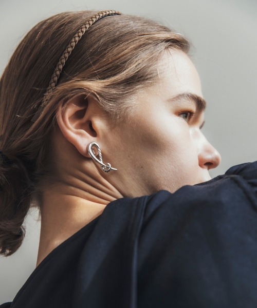 IRIS47(イリスフォーセブン)の「【IRIS 47】hook earring NS8(イヤリング・レディース・ゴールド/シルバー・FREE)」の3枚目の写真
