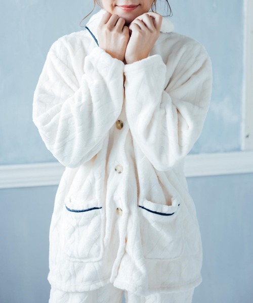 fran de lingerie（フランデランジェリー）の「もこもこ フリース前開き上下セット レディース パジャマ ふわふわ 部屋着 かわいい あったか（ルームウェア/パジャマ・レディース・グレイッシュベージュ/オフホワイト/ライトブラウン/ワインレッド/コーラルピンク/ホワイト/ライトグレー/ダークブルー/オレンジ/モカ・M-L）」の3枚目の写真