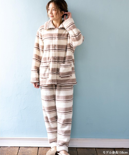 fran de lingerie（フランデランジェリー）の「もこもこ フリース前開き上下セット レディース パジャマ ふわふわ 部屋着 かわいい あったか（ルームウェア/パジャマ・レディース・グレイッシュベージュ/オフホワイト/ライトブラウン/ワインレッド/コーラルピンク/ホワイト/ライトグレー/ダークブルー/オレンジ/モカ・M-L）」の18枚目の写真