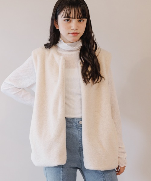 GLOBAL WORK(グローバルワーク)の「ファーベスト/AND YUA ANY/176307(ベスト・キッズ・アイボリー/ベージュ・FREE)」の7枚目の写真