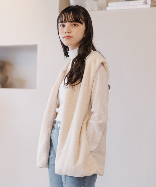 GLOBAL WORK(グローバルワーク)の「ファーベスト/AND YUA ANY/176307(ベスト・キッズ・アイボリー/ベージュ・FREE)」の8枚目の写真