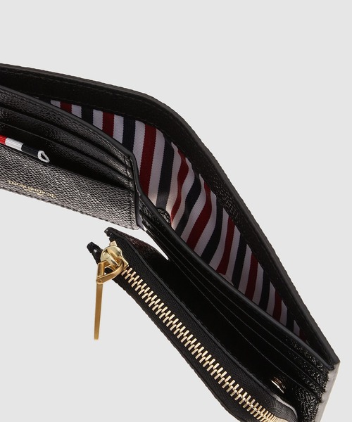 THOM BROWNE（トムブラウン）の「BILLFOLD W/ FOLD OUT COIN PURSE IN PEBBLE GRAIN LEATHER（財布・メンズ・ブラック・ONE SIZE）」の5枚目の写真