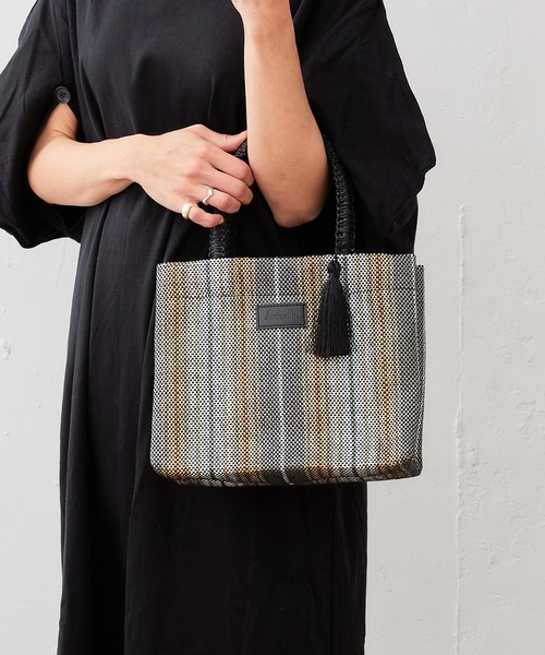 Actually（アクチュアリー）の「マルチストライプ ミニトート（トートバッグ・レディース・ブラック/グリーン・フリー）」の8枚目の写真