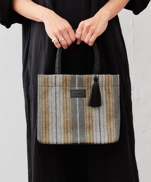 Actually（アクチュアリー）の「マルチストライプ ミニトート（トートバッグ・レディース・ブラック/グリーン・フリー）」の9枚目の写真