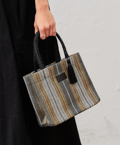 Actually（アクチュアリー）の「マルチストライプ ミニトート（トートバッグ・レディース・ブラック/グリーン・フリー）」の10枚目の写真