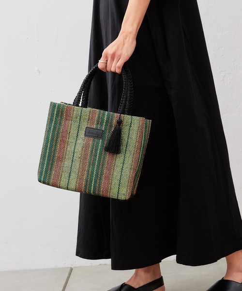 Actually（アクチュアリー）の「マルチストライプ ミニトート（トートバッグ・レディース・ブラック/グリーン・フリー）」の4枚目の写真