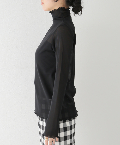 La TOTALITE(ラトータリテ)の「シアーハイネックカットソー(Tシャツ/カットソー・レディース・ベージュ/ホワイト/ブラック・FREE)」の6枚目の写真