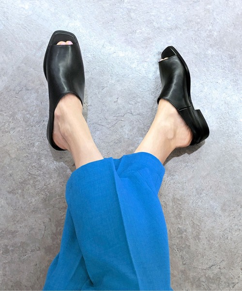 enchanted(エンチャンテッド)の「《APOM》本革カバーミュールサンダル(サンダル・レディース・ホワイト/ブラック/ベージュ・35/36/37/38/39/40)」の2枚目の写真