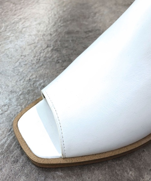 enchanted(エンチャンテッド)の「《APOM》本革カバーミュールサンダル(サンダル・レディース・ホワイト/ブラック/ベージュ・35/36/37/38/39/40)」の6枚目の写真