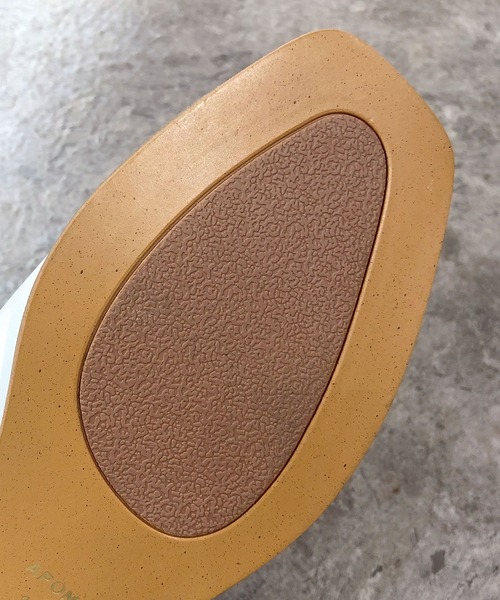 enchanted(エンチャンテッド)の「《APOM》本革カバーミュールサンダル(サンダル・レディース・ホワイト/ブラック/ベージュ・35/36/37/38/39/40)」の7枚目の写真