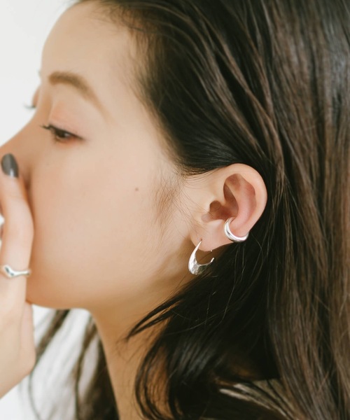 Ops.（オプス）の「イヤーカフ ゴールド ボリューム 金属アレルギー対応 シルバー925【JENOA ジェノア】（イヤーカフ・レディース・イエローゴールド/シルバー・ONE SIZE）」の13枚目の写真
