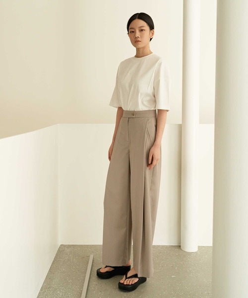 MOHAN(モハン)の「【MOHAN 】TOR ダイアグリー タック トラウザー / TOR DIAGONAL TUCK TROUSER(スラックス・レディース・ライトグレー/ライトベージュ・SMALL/MEDIUM)」の6枚目の写真