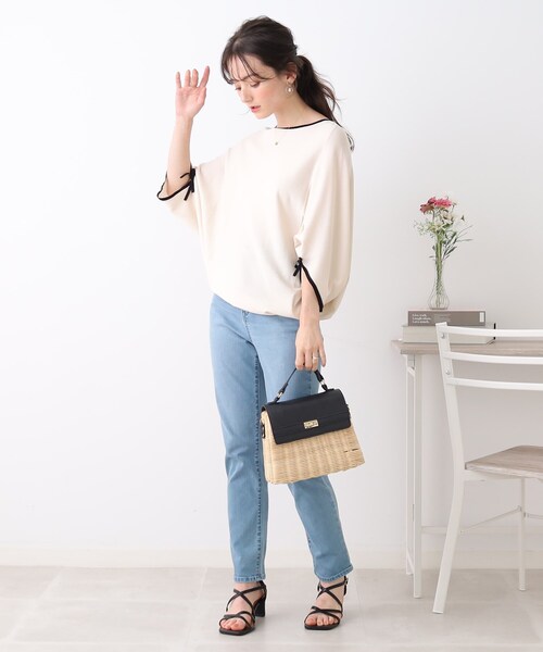 couture brooch(クチュールブローチ)の「◆【ゆるっとドルマンニットで抜け感、上品レディ。】袖リボンドルマンニット(ニット/セーター・レディース・アイボリー/サックスブルー/ブラック/ピンク系・38/42)」の16枚目の写真