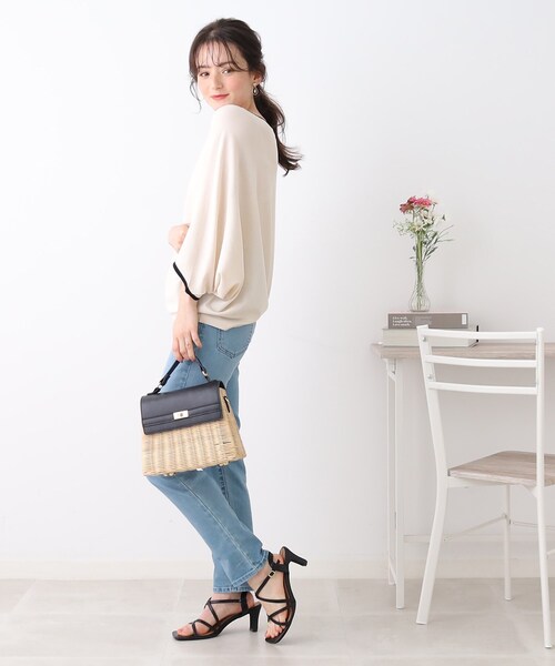 couture brooch(クチュールブローチ)の「◆【ゆるっとドルマンニットで抜け感、上品レディ。】袖リボンドルマンニット(ニット/セーター・レディース・アイボリー/サックスブルー/ブラック/ピンク系・38/42)」の17枚目の写真