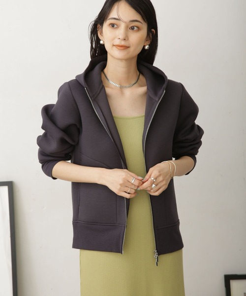 NANO universe(ナノユニバース)の「WEB限定 テックダンボールダブルジップパーカー(パーカー・レディース・オフホワイト/ブラック/ライトベージュ/グレー/チャコール・FREE)」の8枚目の写真