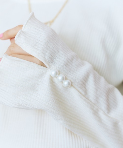 marun（マルン）の「＜大きいサイズ＞ パール調ボタン付き袖口スリットカットソー marun（Tシャツ/カットソー・レディース・チャコール/アイボリー・4L/L/LL/5L/3L）」の5枚目の写真