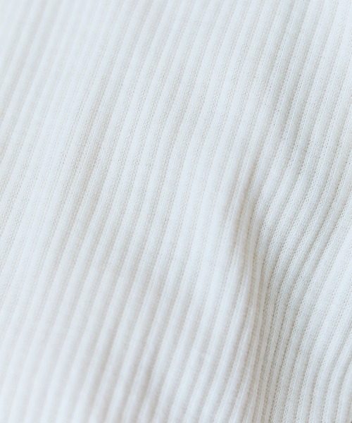 marun（マルン）の「＜大きいサイズ＞ パール調ボタン付き袖口スリットカットソー marun（Tシャツ/カットソー・レディース・チャコール/アイボリー・4L/L/LL/5L/3L）」の19枚目の写真