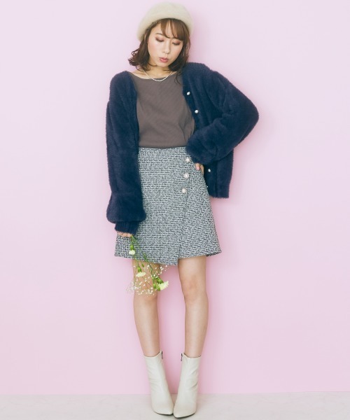 marun（マルン）の「＜大きいサイズ＞ パール調ボタン付き袖口スリットカットソー marun（Tシャツ/カットソー・レディース・チャコール/アイボリー・4L/L/LL/5L/3L）」の9枚目の写真