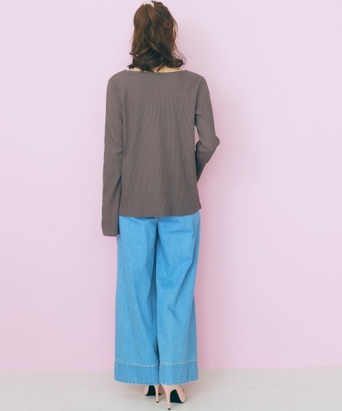 marun（マルン）の「＜大きいサイズ＞ パール調ボタン付き袖口スリットカットソー marun（Tシャツ/カットソー・レディース・チャコール/アイボリー・4L/L/LL/5L/3L）」の15枚目の写真