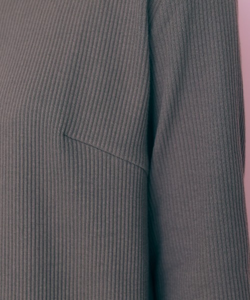 marun（マルン）の「＜大きいサイズ＞ パール調ボタン付き袖口スリットカットソー marun（Tシャツ/カットソー・レディース・チャコール/アイボリー・4L/L/LL/5L/3L）」の14枚目の写真