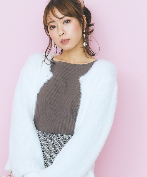 marun（マルン）の「＜大きいサイズ＞ パール調ボタン付き袖口スリットカットソー marun（Tシャツ/カットソー・レディース・チャコール/アイボリー・4L/L/LL/5L/3L）」の7枚目の写真