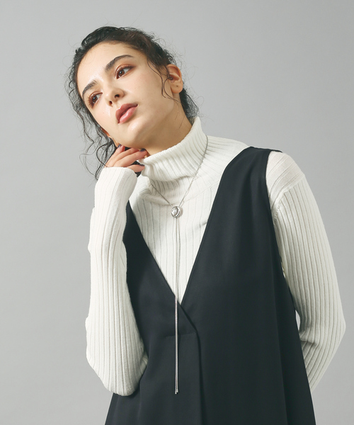 MYSELF ABAHOUSE（マイセルフアバハウス）の「【Leonor】ユニセックス メタルプレート カラーストーン ループタイ（ネックレス・メンズ・ホワイト/ブラック/シルバー/ブルー系その他・フリー）」の4枚目の写真