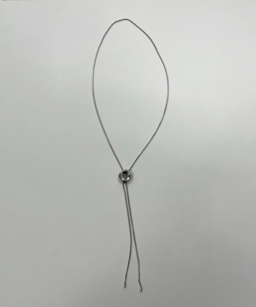 MYSELF ABAHOUSE（マイセルフアバハウス）の「【Leonor】ユニセックス メタルプレート カラーストーン ループタイ（ネックレス・メンズ・ホワイト/ブラック/シルバー/ブルー系その他・フリー）」の5枚目の写真