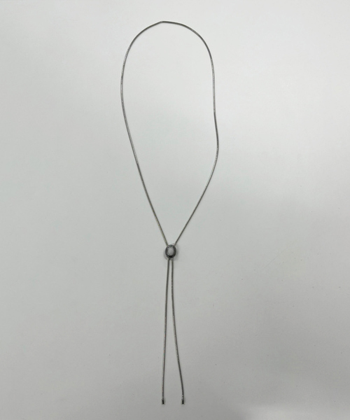 MYSELF ABAHOUSE（マイセルフアバハウス）の「【Leonor】ユニセックス メタルプレート カラーストーン ループタイ（ネックレス・メンズ・ホワイト/ブラック/シルバー/ブルー系その他・フリー）」の7枚目の写真