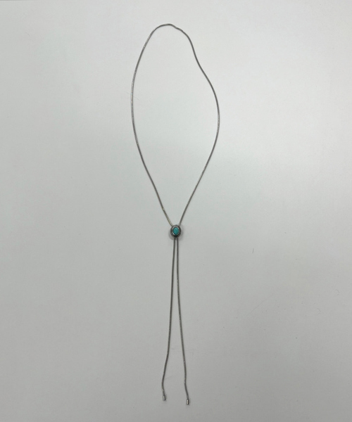 MYSELF ABAHOUSE（マイセルフアバハウス）の「【Leonor】ユニセックス メタルプレート カラーストーン ループタイ（ネックレス・メンズ・ホワイト/ブラック/シルバー/ブルー系その他・フリー）」の8枚目の写真