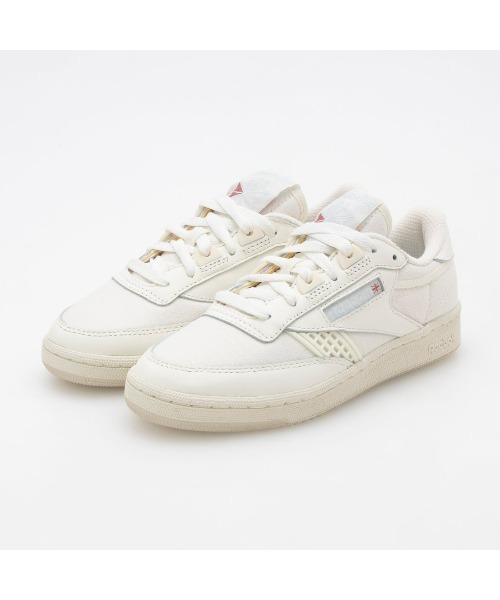 Reebok（リーボック）の「クラブシー 85 ヴィンテージ / CLUB C 85 VINTAGE（スニーカー・メンズ・オフホワイト/ホワイト・26.0cm/24.0cm/23.0cm/25.0cm/24.5cm/23.5cm/28.5cm/22.5cm/29.0cm/27.0cm/27.5cm/25.5cm/28.0cm/26.5cm）」の3枚目の写真