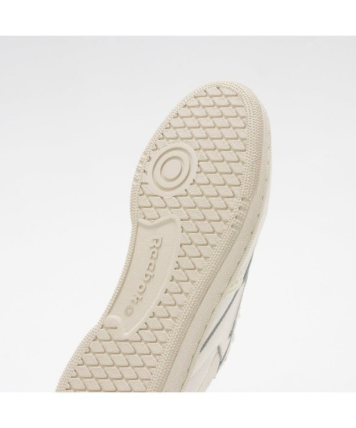 Reebok（リーボック）の「クラブシー 85 ヴィンテージ / CLUB C 85 VINTAGE（スニーカー・メンズ・オフホワイト/ホワイト・26.0cm/24.0cm/23.0cm/25.0cm/24.5cm/23.5cm/28.5cm/22.5cm/29.0cm/27.0cm/27.5cm/25.5cm/28.0cm/26.5cm）」の6枚目の写真