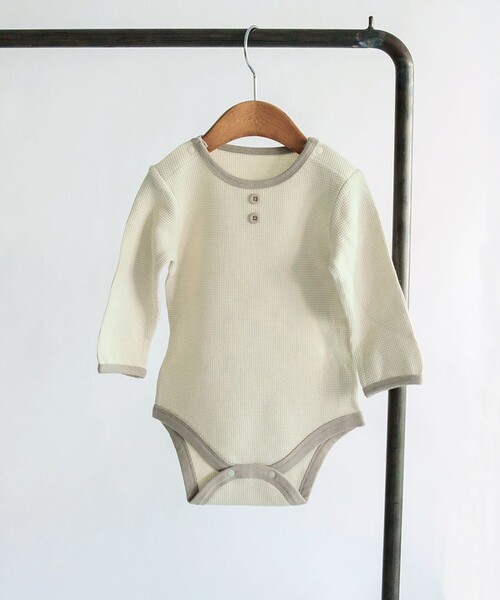 BRANSHES(ブランシェス)の「【WEB限定/ベビー/綿100%やわらかワッフル】長袖ボディスーツ(ロンパース・キッズ・アイボリー/ライトピンク/ピンク/グレイッシュベージュ・80/70)」の2枚目の写真