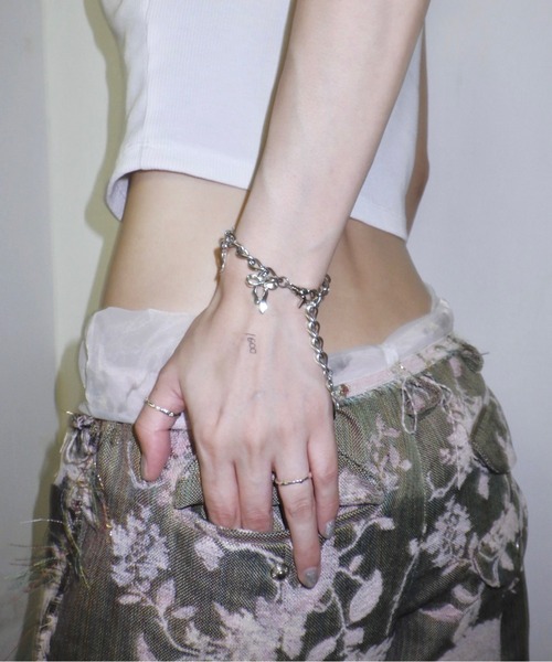 musubore（ムスボレ）の「ribbon charm bracelet / リボンチャームブレスレット（ブレスレット・レディース・シルバー・FREE）」の8枚目の写真