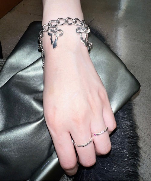 musubore（ムスボレ）の「ribbon charm bracelet / リボンチャームブレスレット（ブレスレット・レディース・シルバー・FREE）」の15枚目の写真