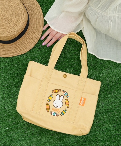 Miffy( ミッフィー)の「【miffy/ミッフィー】 500mlペットボトル収納可 ミニトートバッグ(トートバッグ・レディース・ホワイト/ブラック/ブルー/ベージュ/その他1/その他2・FREE)」の1枚目の写真