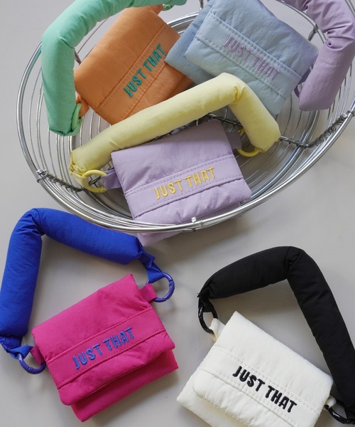 Port（ポート）の「【 antique andico / アンティーク アンディコ 】 バイカラー パディング AirPods / ワイヤレスイヤホン ケース #_（ヘッドフォン/イヤホン・レディース・ホワイト×ブラック/パープル系その他/ピンク系その他/オレンジ/ブルー系その他・FREE）」の6枚目の写真