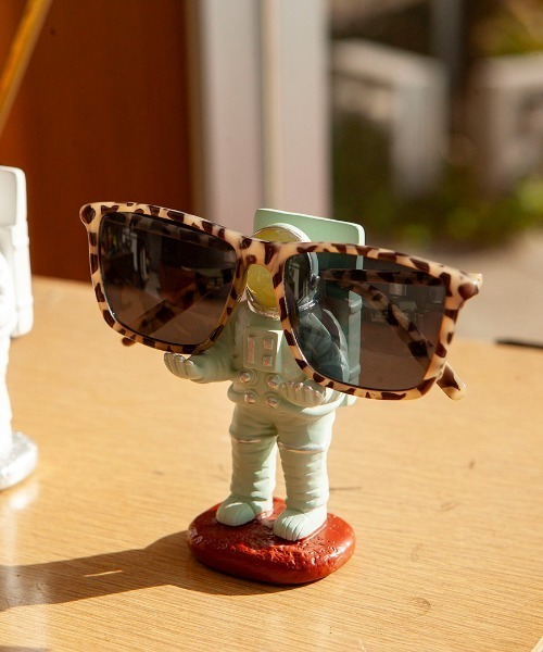 DULTON（ダルトン）の「ASTRONAUT GLASSES HOLDER/ 宇宙飛行士 メガネホルダー（メガネ・メンズ・ホワイト/ライトグリーン/オレンジ・FREE）」の2枚目の写真