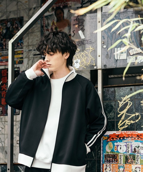 Rocky Monroe（ロッキーモンロー）の「オーバーサイズダンボールニット