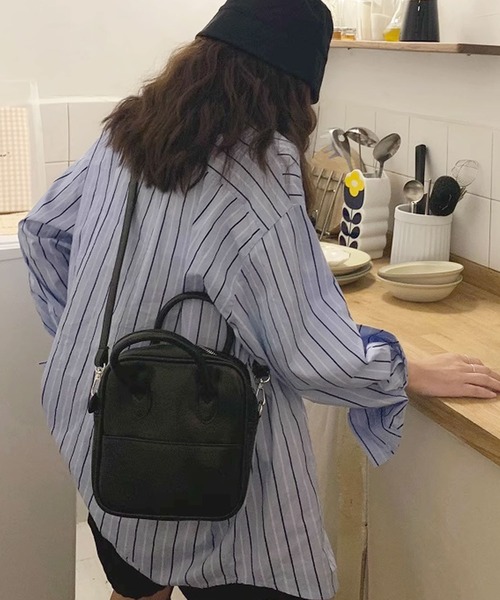 florist（フローリスト）の「【2WAY/3WAY】スクエア型レザータッチボストンバッグ/ショルダーバッグ（ボストンバッグ・レディース・ブラック・FREE）」の3枚目の写真