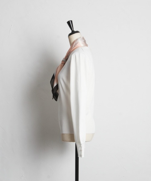 tocco closet(トッコ クローゼット)の「【ZOZO限定】スカーフ付きニットプルオーバー(ニット/セーター・レディース・オフホワイト/ライトグレー/ピンク・M)」の7枚目の写真