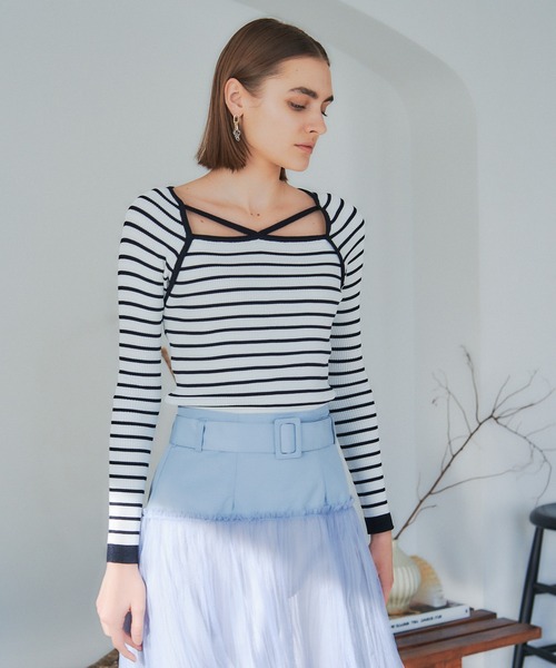 YECCA VECCA(イェッカヴェッカ)の「スクエアネックストリングリブニット(ニット/セーター・レディース・その他9/オフホワイト/ラベンダー/ネイビー/ダークベージュ・FREE)」の6枚目の写真