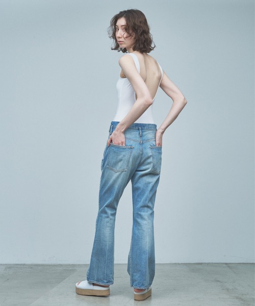 GALLARDAGALANTE（ガリャルダガランテ）の「【PEAS】リメイクフレアデニム（デニムパンツ・レディース・ブルー・1/0）」の2枚目の写真