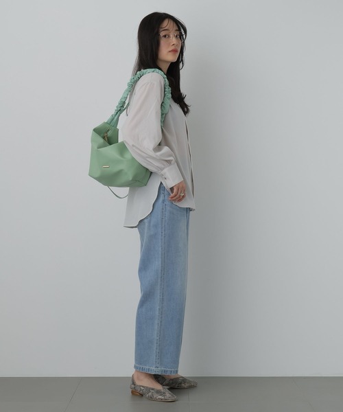 saloon（サルーン）の「SALOON(サルーン)/《オフィス/セレモニー》ジョーゼットブラウス【手洗い可】長袖（シャツ/ブラウス・レディース・オフホワイト/ネイビー/ライトグレー・FREE）」の6枚目の写真