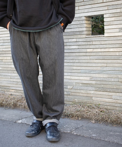UNIVERSAL OVERALL(ユニバーサルオーバーオール)の「イージーパンツ / デニムパンツ / UNWIND PANTS(デニムパンツ・メンズ・ブラック/インディゴブルー・F)」の1枚目の写真
