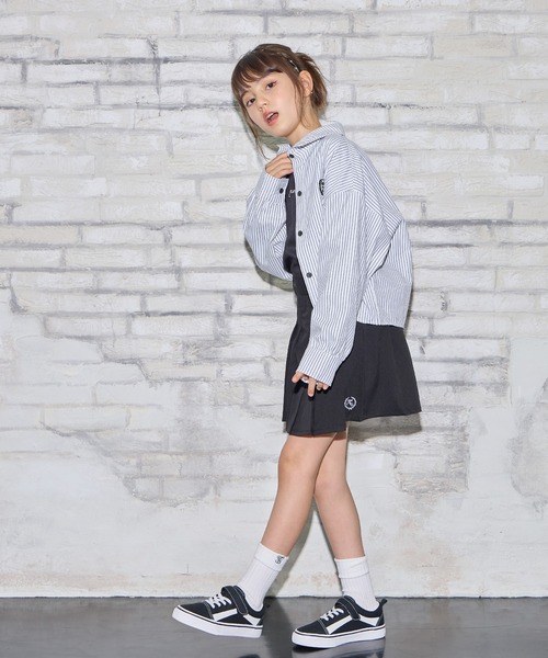 BISKEE（ビスキー）の「【セットアイテム】 ストライプシャツ×ロゴプリントカットソー(140cm~160cm)（シャツ/ブラウス・キッズ・ブラック/ブルー・160cm/150cm/140cm）」の21枚目の写真