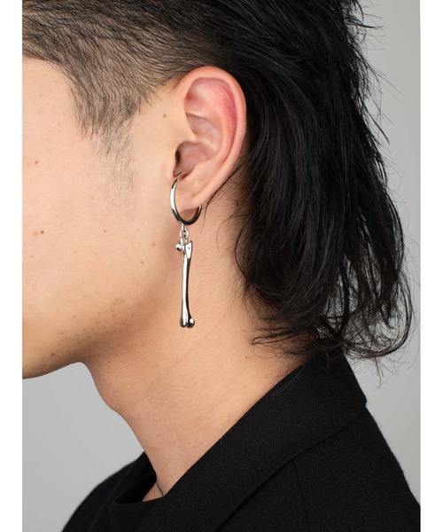 JOHN LAWRENCE SULLIVAN(ジョンローレンスサリバン)の「BONE EAR CUFF (SV925)(イヤリング・メンズ・シルバー・ONE SIZE)」の2枚目の写真
